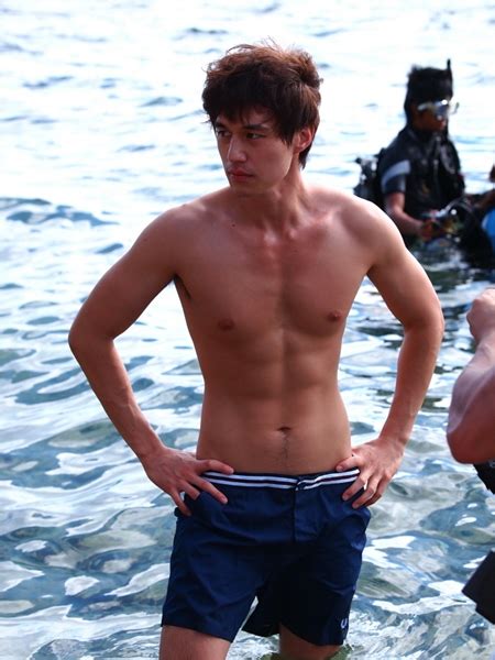 Lee Dong Wook Reveals Abs Hancinema