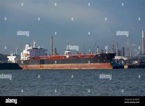 Esso Fawley Tug Hi Res Stock Photography And Images Alamy