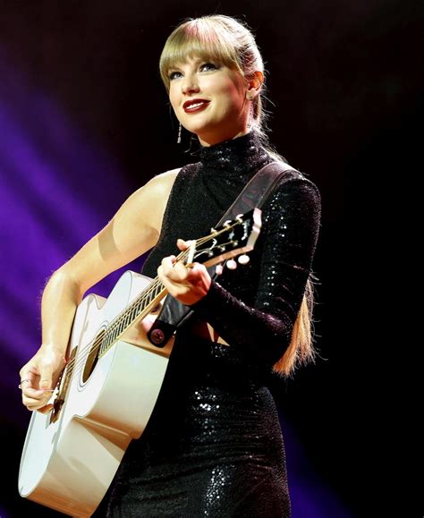 Taylor Swift Donates 1 Million For Tornado Relief In Tennessee Us Weekly