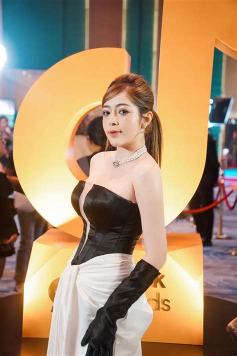 Ngắm nhìn hình ảnh Linh Barbie cute mặc bikini cực xinh