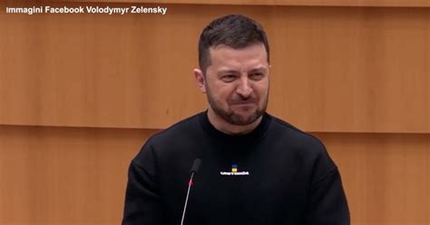 Zelensky Si Commuove A Bruxelles Saluta Con Slava Ucraini E Gli