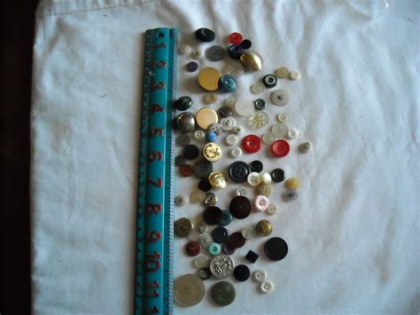 Lot of 100 Assorted Buttons Assorted Sizes and Styles Great for Crafts ...