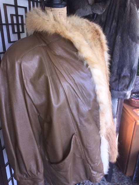 Gorgeous W. H. Harris leather jacket with Fox fur col… - Gem