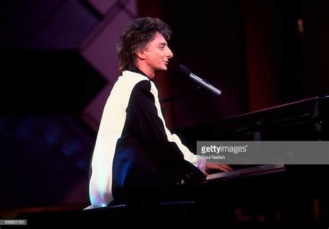 American musician Barry Manilow performs on the 'Oprah Winfrey Show ...