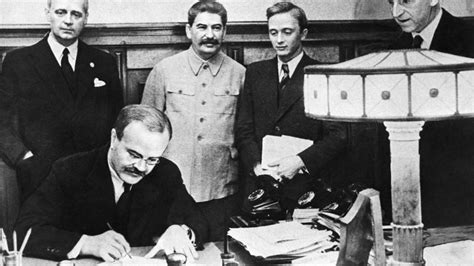 El Intento De Rusia De Justificar El Pacto Ribbentrop M Lotov Indigna A