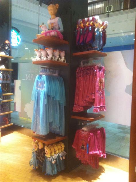 Frozen Merchandise at the Disney Store - Frozen Photo (35561652) - Fanpop