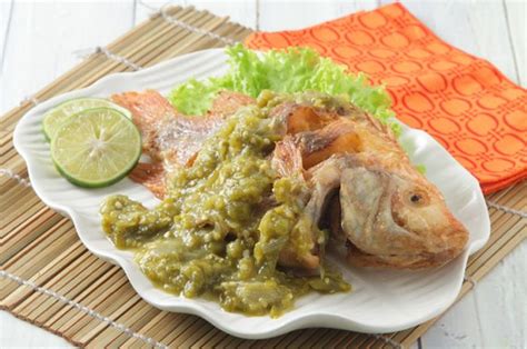 Resep Ikan Goreng Cabai Hijau Pedas Ide Menu Makan Makan Anti Repot