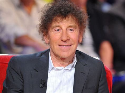 Bon anniversaire à Alain Souchon qui fête ses 79 ans Foule