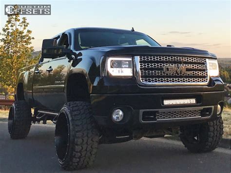 2012 GMC Sierra 2500 HD Hostile Sprocket Rough Country Suspension Lift