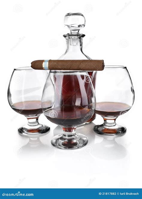 Cognac In Drinkbeker Met Sigaar Stock Foto Image Of Alcohol Voorwerp