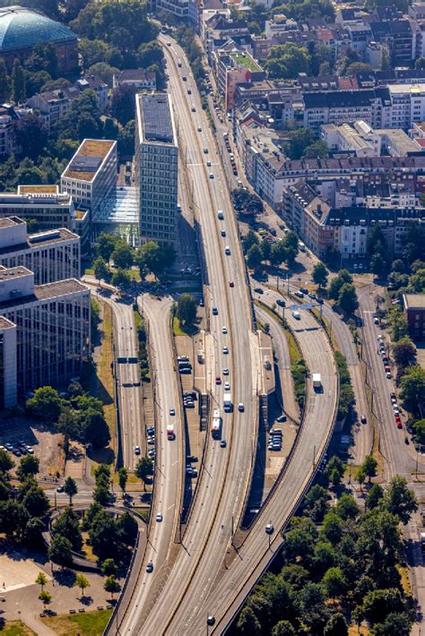 Düsseldorf von oben Stadtansicht vom Innenstadtbereich entlang der