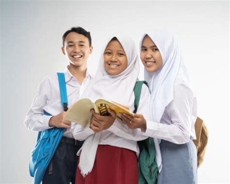 Aturan Seragam Sekolah Tahun Untuk Siswa Sd Smp Sma Smk Orang