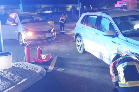 Unfall Nach Verlassen Der A9 Bei Coswig VW Fahrer Missachtet Rote