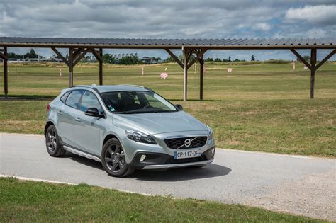 Diaporama Et Photos La Volvo V40 Cross Country D3 à Lessai Largus