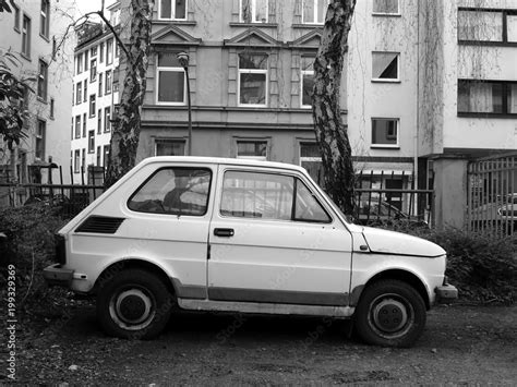 Italienischer Kleinwagen Der Siebzigerjahre Und Achtzigerjahre In Einem