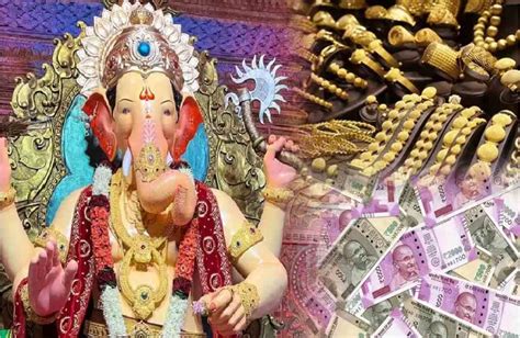 Lalbaugcha Raja Donation Of Kilos Of Gold And Silver At The Feet Of The Raja Of Lalbaug Ppk