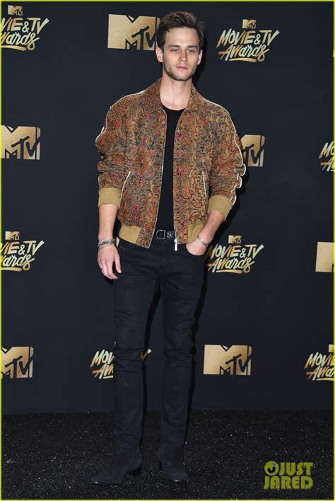 Dylan Minnette Brandon Flynn And Miles Heizer Bring 13 Reasons Why To Mtv Movie And Tv Awards