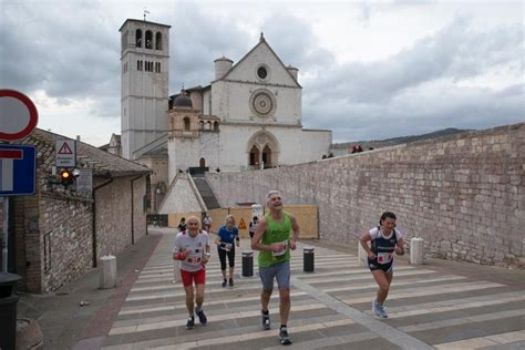 Giro Podistico Dell Umbria Grande Successo Per La Suggestiva Tappa Di