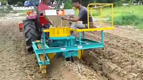 Cassava Revolver Vertical Planter Single Row With Revolvig Feeder Youtube