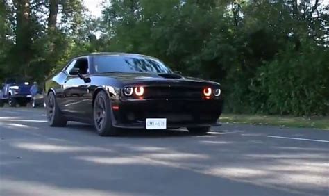 Dodge Challenger Hellcat Drag Races Chevrolet Camaro Ss America Wins