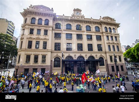 Sao Paulo Brazil 04th Oct 2017 SP Postal Workers On Strike Since