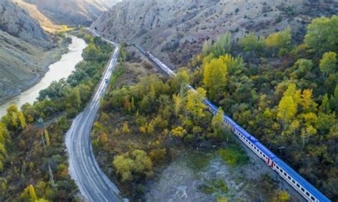 Turkey's 'Eastern Express' train route breathtaking in autumn