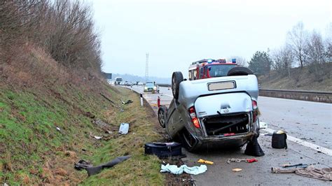 A38 aktuell Tödlicher Unfall bei Friedland Fahrer wird aus Auto