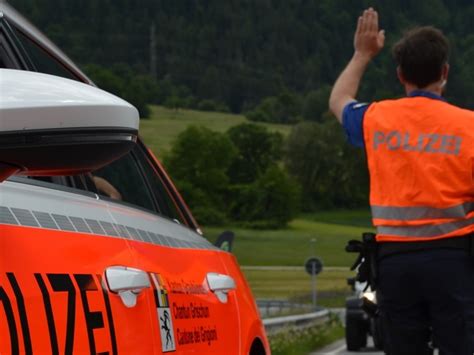 Chur GR Autofahrer wendet auf A13 Führerschein weg