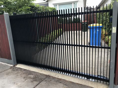 Blade Vertical Slat Fencing And Driveway Gates Melbourne Pinnacle Fencing