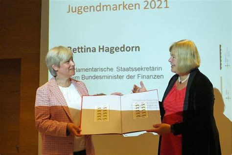 BMFSFJ Übergabe der Jugendmarken 2021 an Caren Marks