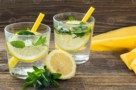 Limonada O Mojito C Ctel Con Lim N Y Menta Con Hielo Fr O Verano