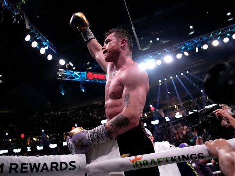 Canelo Alvarez Dominates For Unanimous Decision Over Jermell Charlo