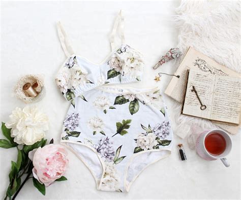 Goddesses Inspired Lingerie Lingerie inspirée par les Déesses Antiques PLACE DE LA DENTELLE