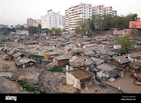 Slums in Ahmedabad, Gujarat Stock Photo - Alamy