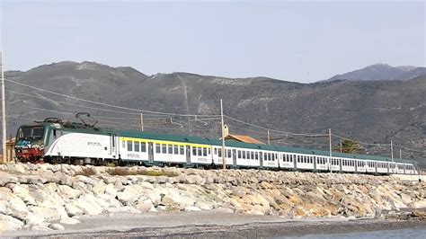 Transiti Ad Albenga In Una Domenica Mattina Tra Treni Del Mare