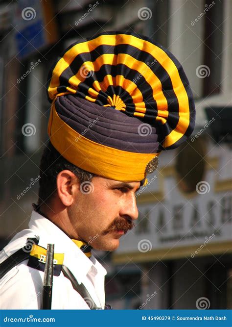 Traffic police in India editorial stock image. Image of indian - 45490379