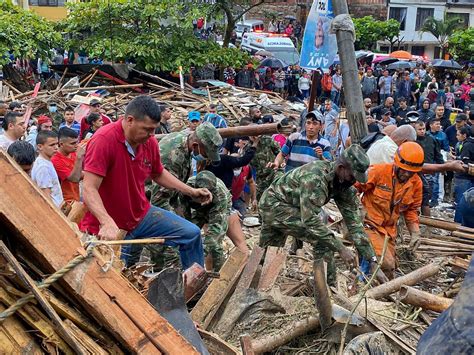 Deslizamiento De Tierra Deja 11 Muertos Y Al Menos 35 Heridos En