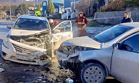 Dos Veh Culos Colisionaron Cuatro Personas Fueron Trasladadas Al