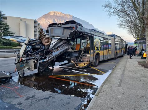 Isère Au Volant Dune Porsche Volée Il Avait Percuté Un Bus Deux