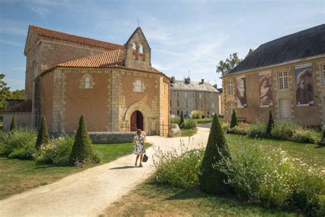 Laissez Vous Surprendre Par Le Mus E Sainte Croix De Poitiers