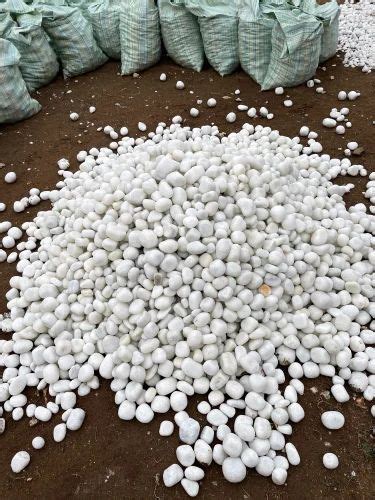 Tumbled Smooth Matte Crystal White Stone Pebbles For Landscaping