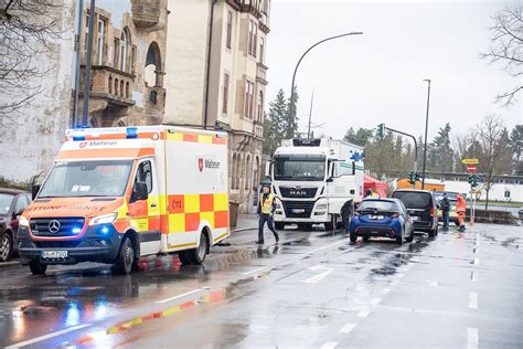 Bamberg Radfahrerin stirbt nach Unfall mit Lastwagen in Hallstadter Straße