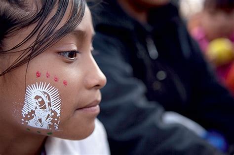 Um documentário retrata a força da figura da Virgem Maria na América Latina ÉPOCA Vida