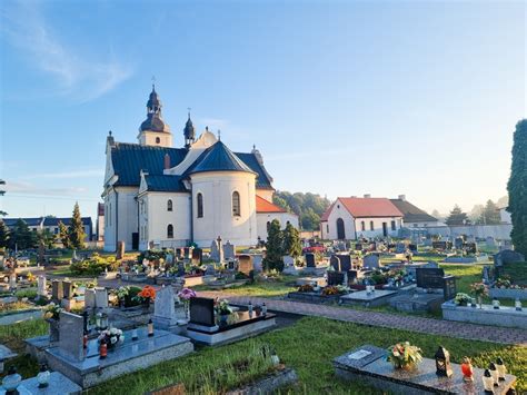 Kościół z zewnątrz Parafia św Antoniego w Tworogu