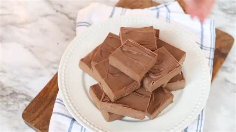 Keto Low Carb Cream Cheese Fudge