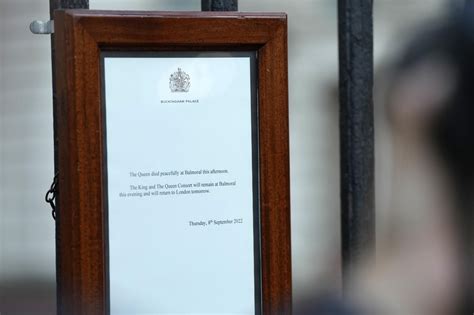 Photos Thousands Gather At Buckingham Palace To Mourn The Only Queen