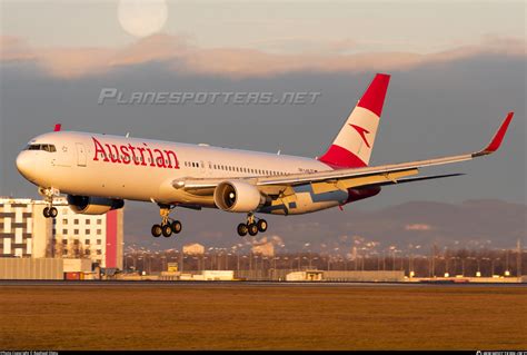 Oe Lae Austrian Airlines Boeing Z Er Wl Photo By Raphael Oletu