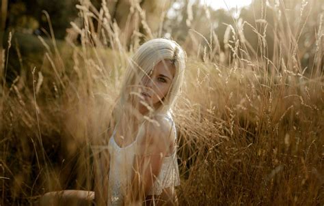 Wallpaper Grass Look The Sun Pose Model Portrait Makeup