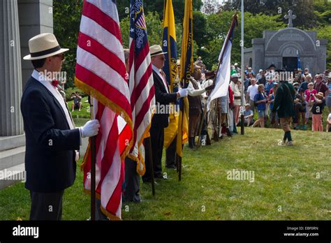 Battle Of Brooklyn Re Enactment In Greenwood Cemetery Stock Photo Alamy