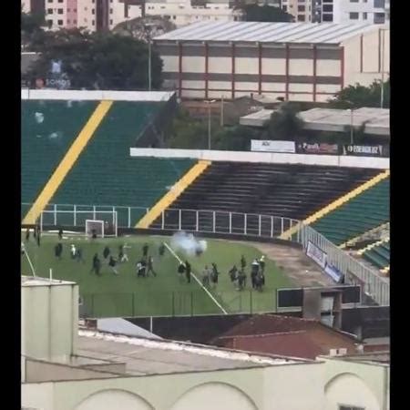 Torcedores Invadem Treino Do Figueirense Ap S Mais Uma Derrota Na S Rie